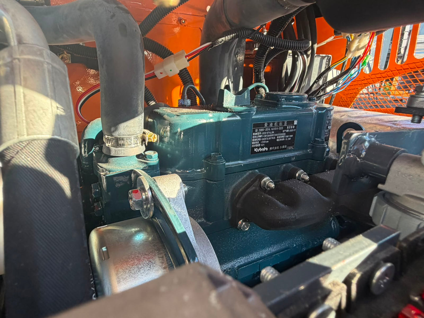 MiniEscavatore 12Q RSV Motore Kubota carro allargabile