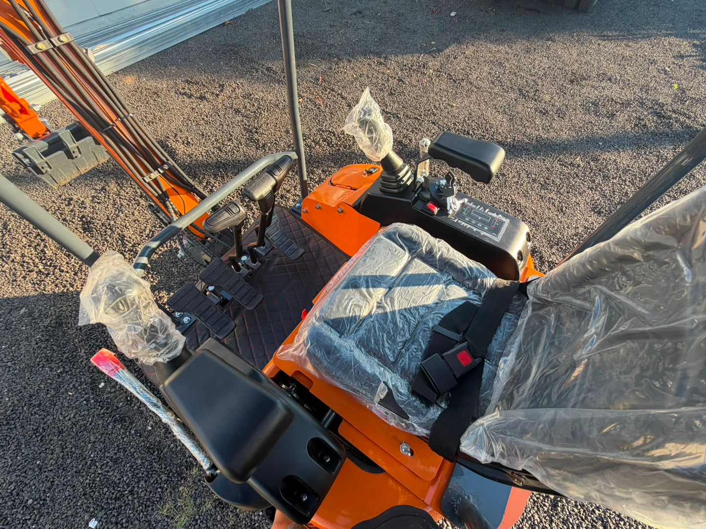 MiniEscavatore 12Q RSV Motore Kubota carro allargabile