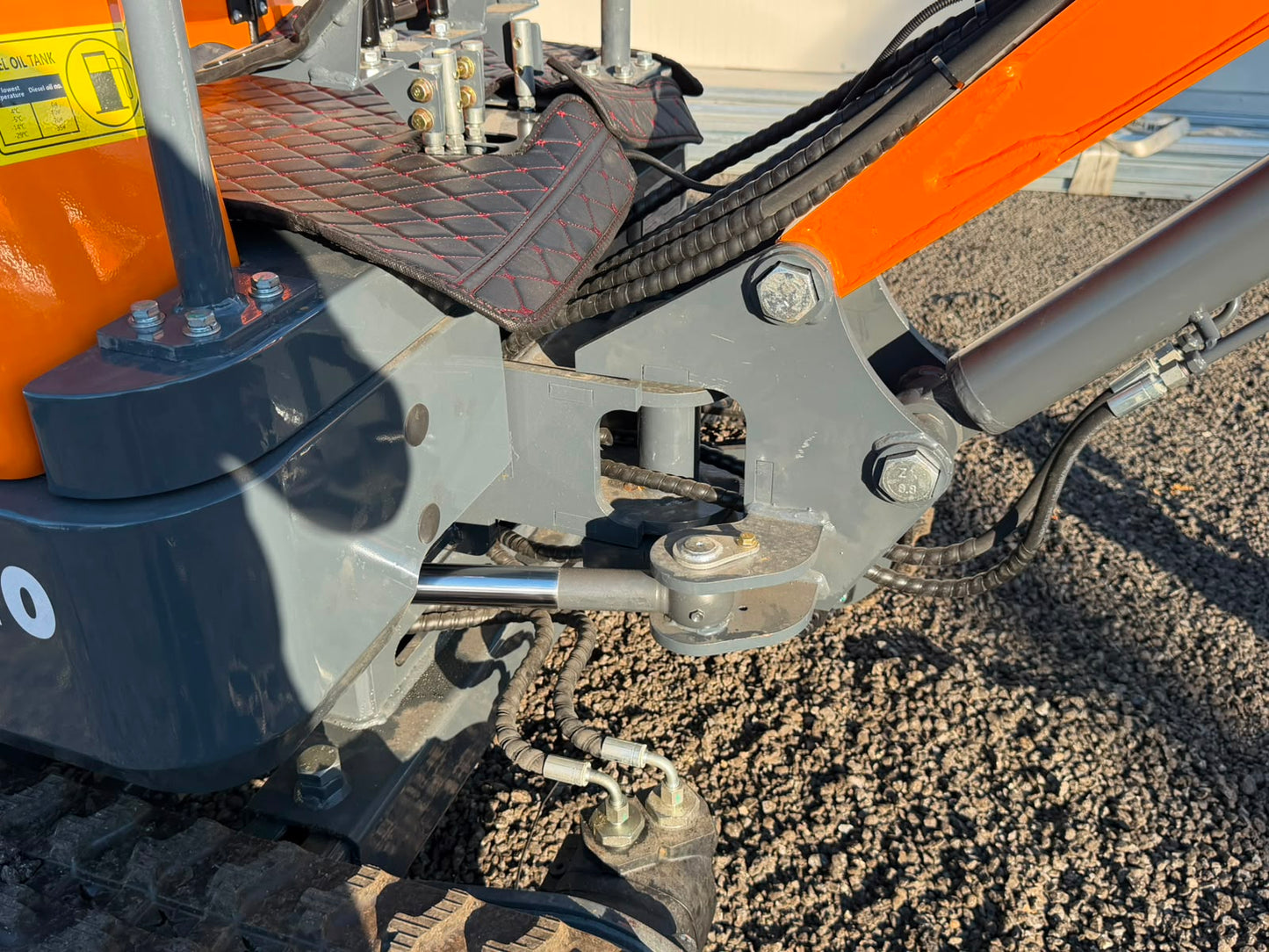MiniEscavatore 12Q RSV Motore Kubota carro allargabile